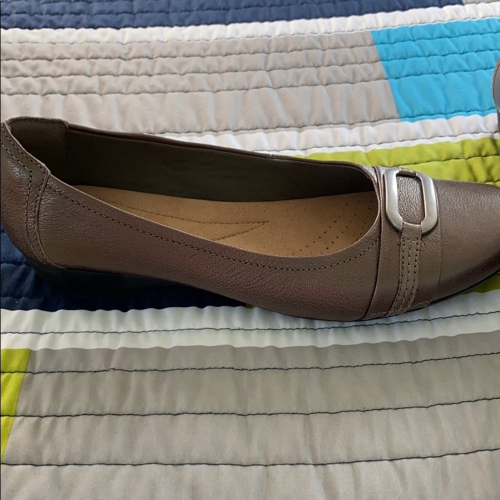 Shoes - Picture 2 of 4